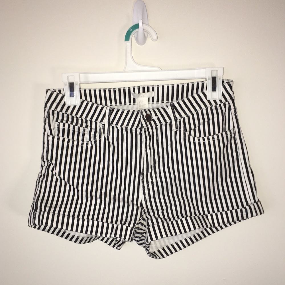 H&M highwaisted striped shorts